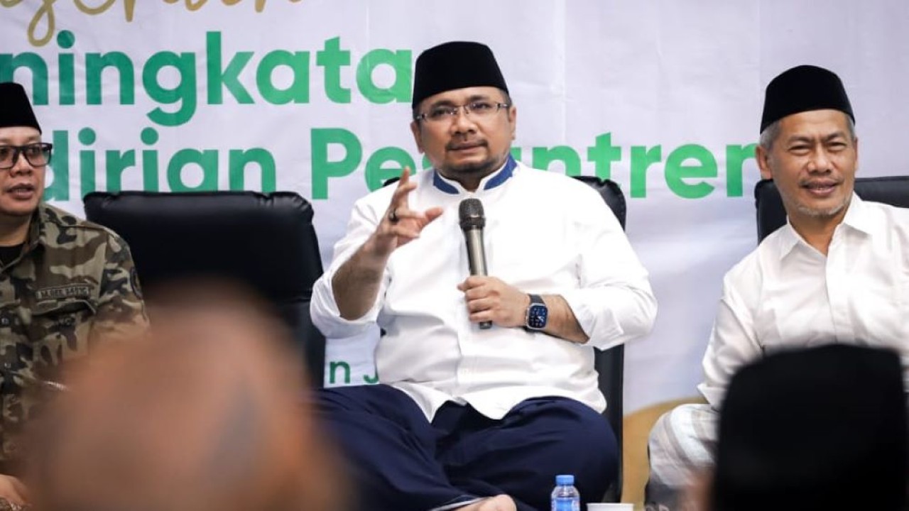 Menag Yaqut Cholil Qoumas menghadiri Saresehan Peningkatan Kemandirian Pesantren di Pondok Pesantren Darum Ulum, Peterongan, Jombang Jawa Timur (Jatim), Jumat (22/9/2023). (Istimewa/Kemenag)
