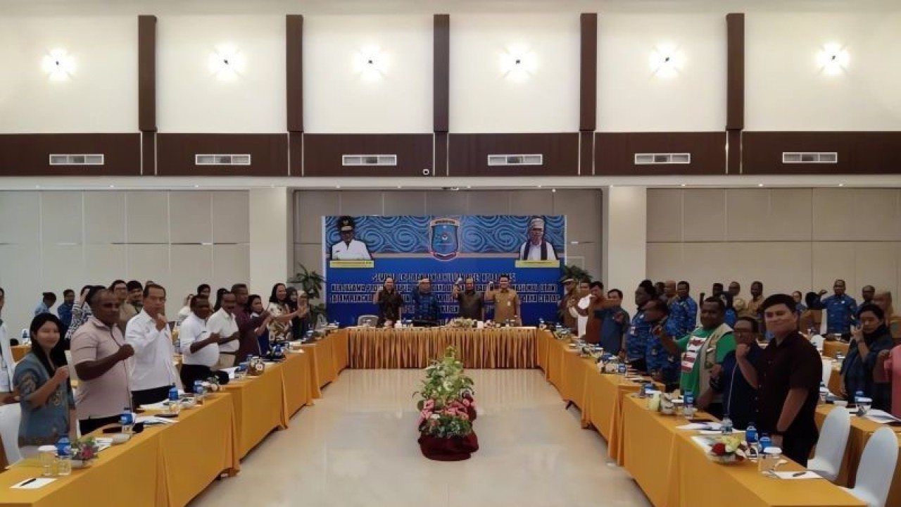 Pemerintah Provinsi Papua Barat Daya gandeng BRIN gelar seminar laporan pendahuluan riset kolaborasi di Sorong, Senin (18/9) (ANTARA/Yuvensius Lasa Banafanu)