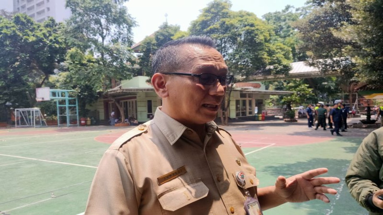 Kepala Suku Dinas Pendidikan (Sudindik) Wilayah II Jakarta Barat merangkap Pelaksana Tugas (Plt) Kepala Suku Dinas Pendidikan Wilayah I Jakarta Barat, Junaedi saat ditemui wartawan di Jakarta pada Selasa (26/9/2023). ANTARA/Risky Syukur
