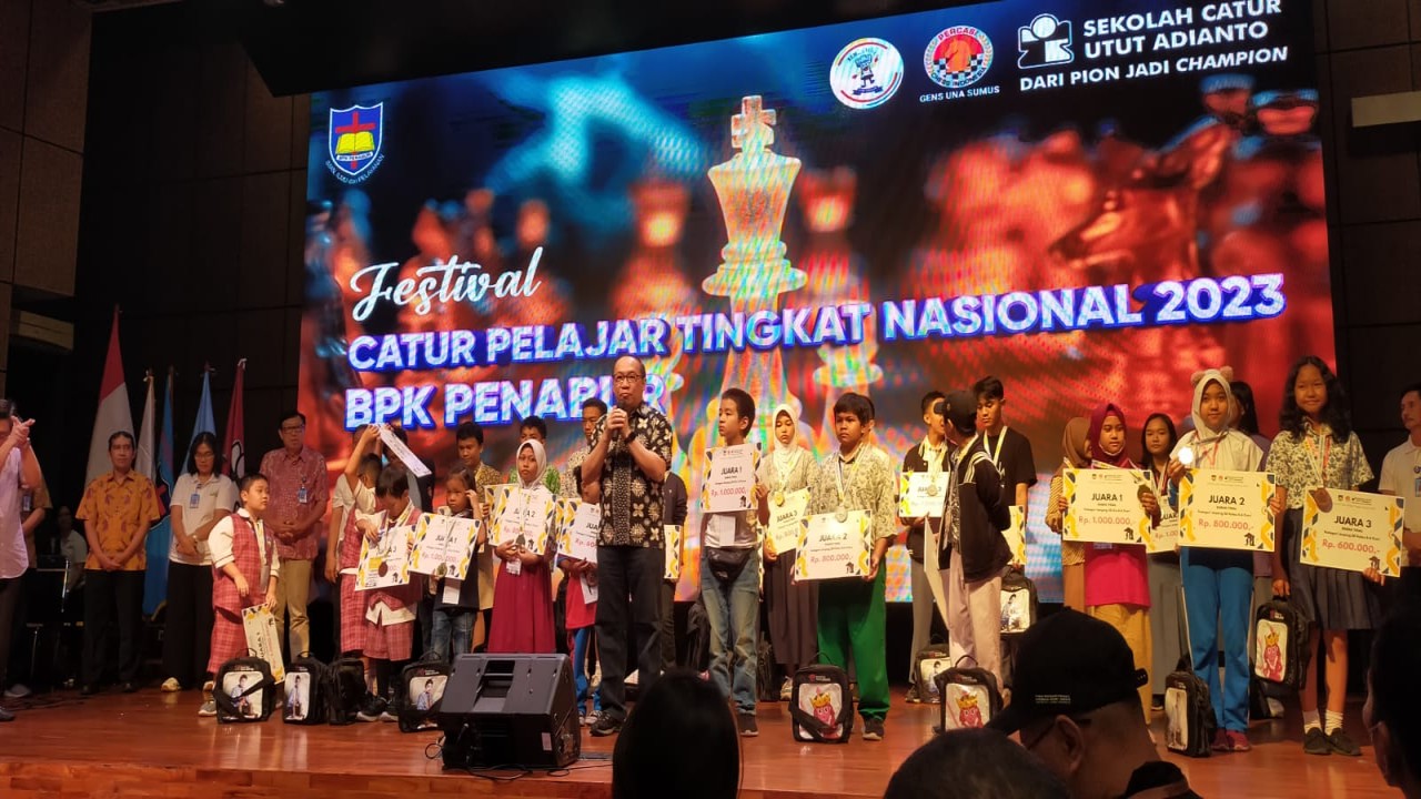 Ketua Umum Yayasan BPK Penabur Adri Lazuardi memberikan sambutan pada acara penutupan di Aula SPK Penabur Kelapa Gading Jakarta, Minggu (16/9/2023).