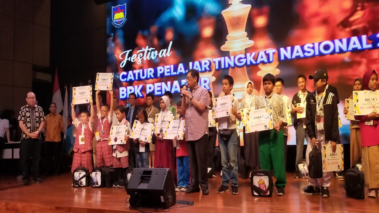 Ketua Umum PB Percasi GM Utut Adianto memberikan sambutan pada penutupan Festival Catur Tingkat Nasional 2023 BPK Penabur di Aula SPK Penabur Kelapa Gading Jakarta, Minggu (16/9/2023)