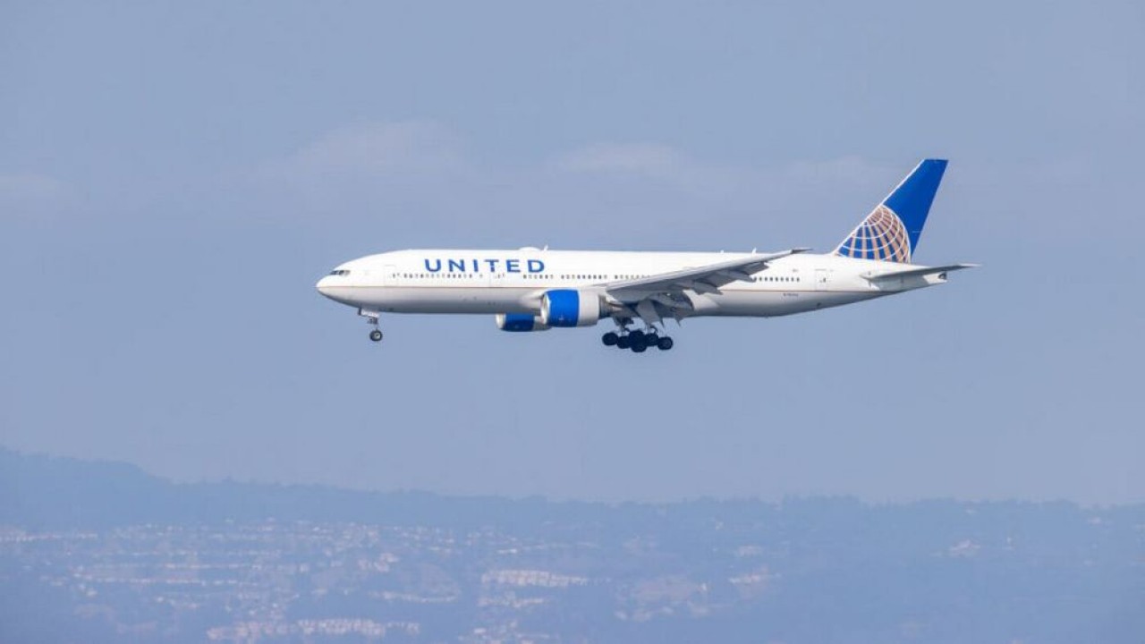 Ilustrasi. Pesawat Boeing 777 milik maskapai penerbangan United Airlines anjlok dari ketinggian 8.534 meter hanya dalam waktu 10 menit.(Anadolu Agency via Getty Images)