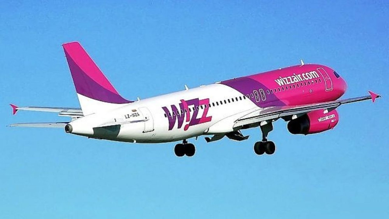 Pesawat milik maskapai Wizz Air dari Tel Aviv, Israel, dengan tujuan London, Inggris, terpaksa mendarat darurat di Beograd, Serbia. (Wizz Air via Times of Israel)