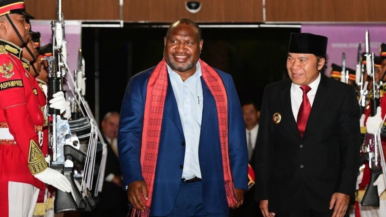 Perdana Menteri Papua Nugini James Marape saat tiba di Bandara Internasional Soekarno Hatta di Tangerang, Banten, Rabu (6/9/2023) malam. ANTARA/HO-Biro Pers Sekretariat Presiden