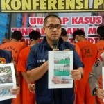 Polda Sumsel menangkap pelaku penyelundupan BBM ilegal (Antara/M Imam Pramana)-1695373026