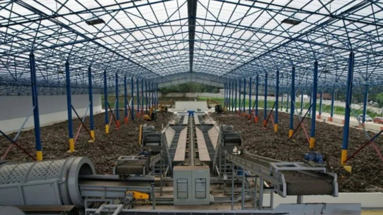 Arsip Foto - Area pengeringan sampah lama untuk diproduksi menjadi bahan bakar alternatif (RDF) di TPST Bantargebang, Bekasi, Jawa Barat, Senin (13/2/2022). ANTARA/HO-DLH DKI Jakarta/aa.