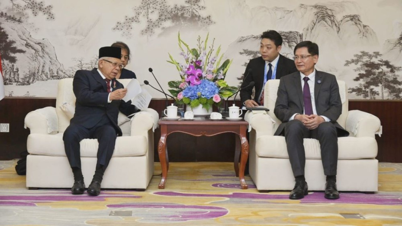 Wakil Presiden (Wapres) KH Ma'ruf Amin bertemu dengan Gubernur Wilayah Otonomi Guangxi Zhuang, Lan Tianli, di Li Yuan Resort, Nanning, Guangzi, China, pada Sabtu (16/9/2023). (Foto: Istimewa)