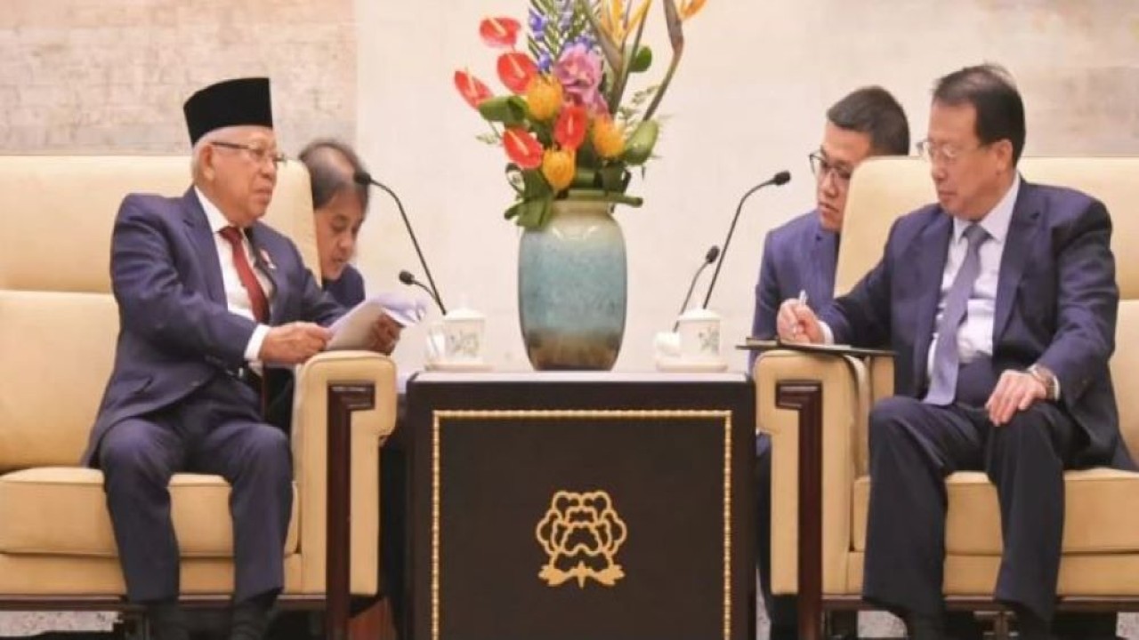 Wakil Presiden (Wapres) KH Ma'ruf Amin menerima kunjungan kehormatan Wali Kota Shanghai Gong Zheng di Xijiao Conference Center, Xijiao State Guest Hotel No. 7, Shanghai, Tiongkok, Selasa (19/9/2023). (EP/RJP-BPMI Setwapres)