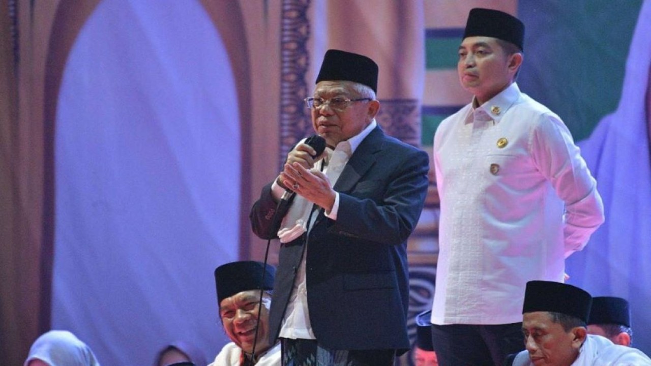 Wapres KH Ma'ruf Amin menghadiri Maulid Nabi Muhammad SAW dan Haul ke-30 Al Maghfurlah KH Muhammad Amin (Abuya Amin) di Masjid Jami' Baitul Muhtadin, di Kampung Tegal Kamal, Desa Renged, Kecamatan Kresek, Kabupaten Tangerang, Banten, pada Kamis (28/09/2023) malam. (Istimewa/Setwapres)