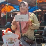 Warga Cilegon antusias dapat paket sembako dari Presiden Joko Widodo-1694505407