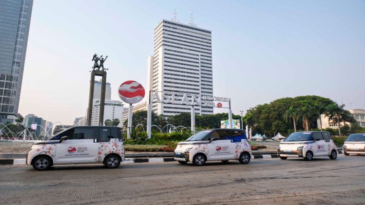 Wuling Air EV yang ikut dalam kegiatan KTT ke-43 ASEAN 2023 di Jakarta. (ANTARA/HO-Wuling Motors)