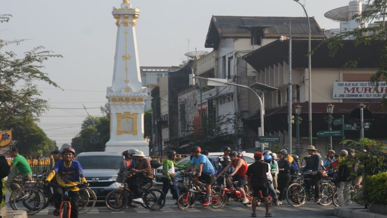 Kegiatan bersepeda bersama bertajuk 'Yogowes' menikmati harmoni Kota Yogyakarta dengan Jalur Sepeda Wisata (Monalisa) yang digagas Pemerintah Kota (Pemkot) Yogyakarta kembali digelar pada Jumat (29/9/2023) pagi. (Istimewa/Pemkot Yogyakarta)