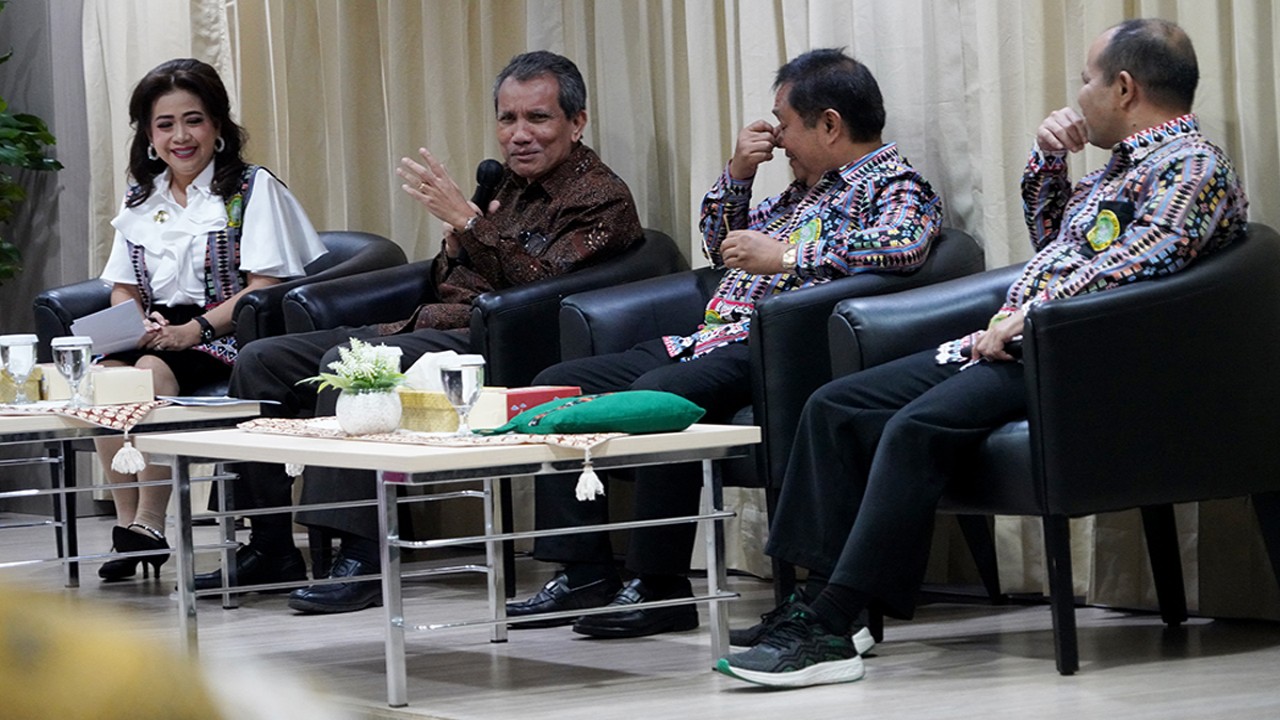 Komisi Pemberantasan Korupsi (KPK) gelar audiensi bersama Ikatan Notaris Indonesia (INI) dan Ikatan Pejabat Pembuat Akta Tanah (IPPAT) dalam membahas isu pengguna jasa pada sektor pertanahan di Gedung KPK Merah, Jalan Kuningan Persada, Jakarta (05/10).