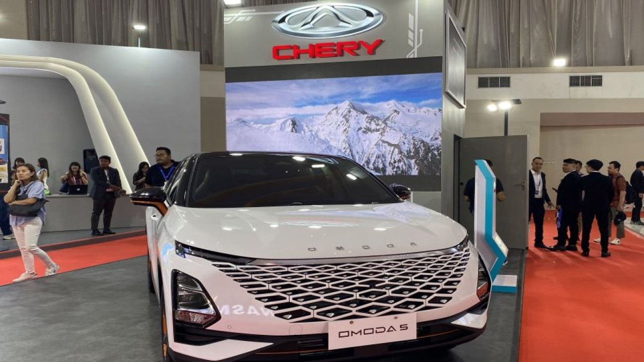 PT Chery Sales Indonesia menghadirkan empat lini unit unggulannya yaitu OMODA 5 EV, OMODA 5 RZ, OMODA 5 GT FWD, dan TIGGO 8 Pro pada ajang GIIAS)Semarang 2023 di Marina Convention Center 18-22 Oktober 2023. (ANTARA/HO/CSI)