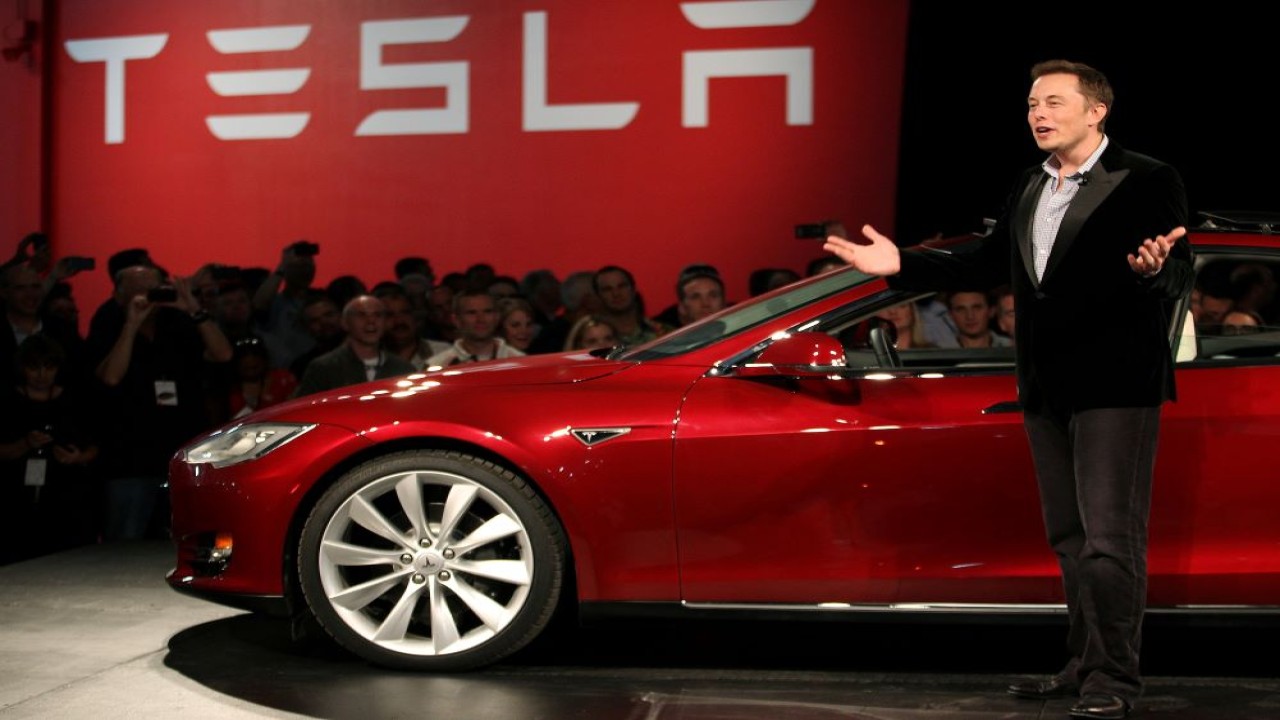 CEO Tesla Elon Musk mengatakan harga mobil terlaris Tesla hampir tidak mengalami perubahan di mata konsumen. (Reuters)