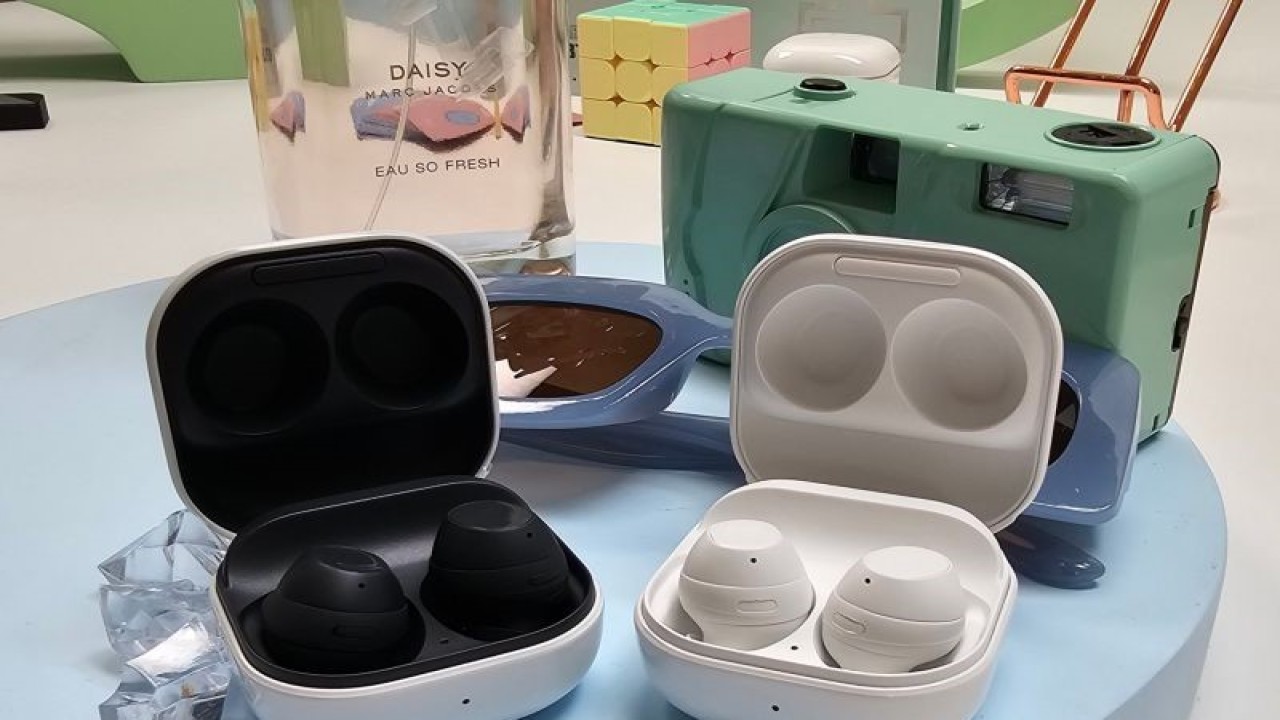 Galaxy Buds FE Meluncur Seharga Rp1 3 Jutaan Di Indonesia Galaxy Buds FE Meluncur Seharga Rp1 3 Jutaan Di Indonesia