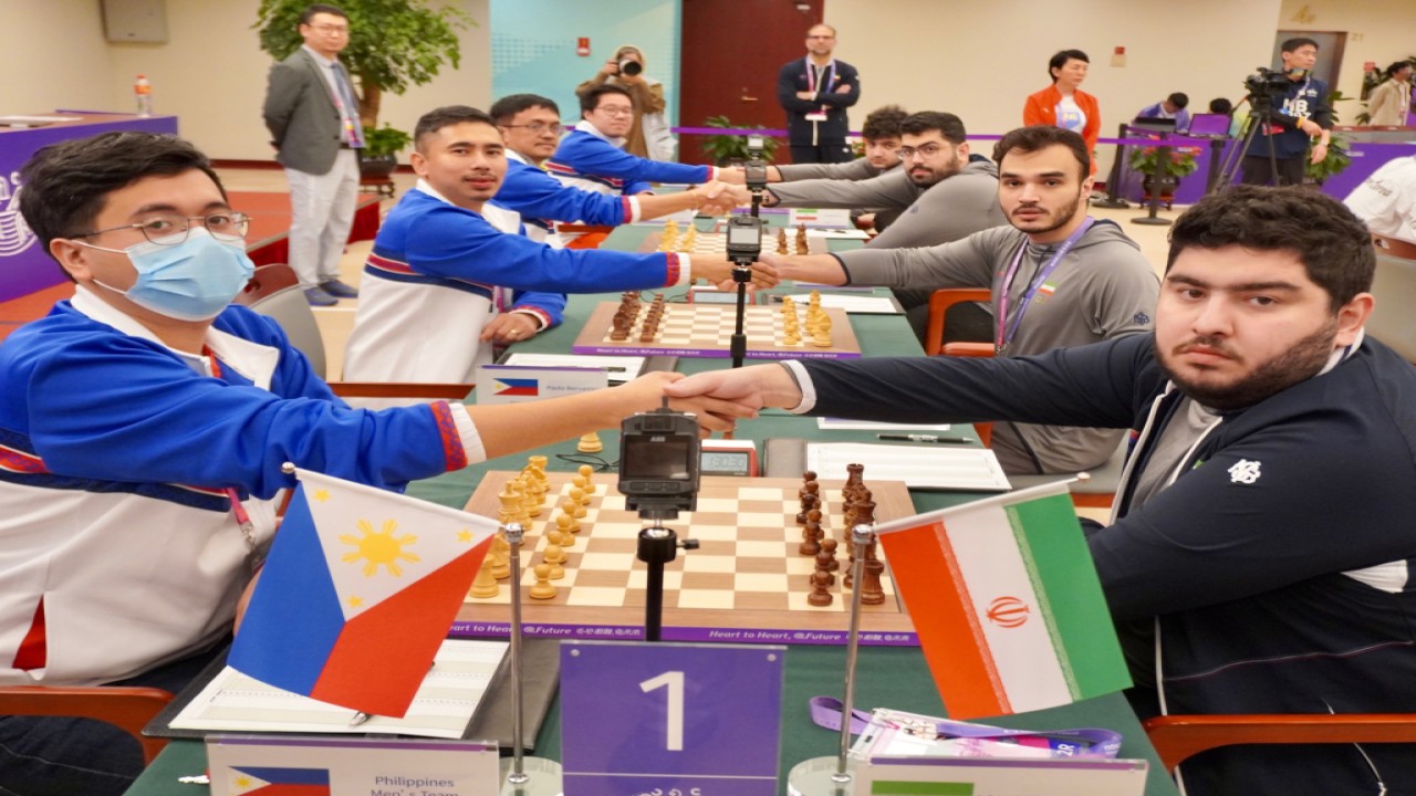 Tim Iran (kanan) saat menghadapi Filipina/Foto: asianchesscom