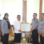 Kanwil Kemenkumham Sulteng serahkan sertifikat hak cipta Sangupalu-1696230097