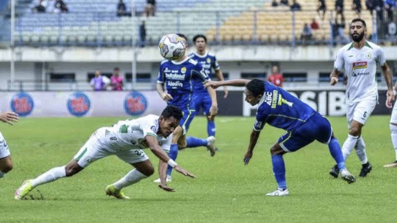 Laga Persib vs PSS Sleman