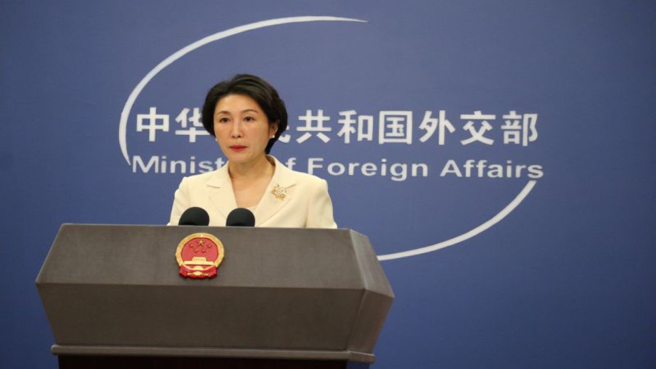 Juru Bicara Kementerian Luar Negeri China Mao Ning saat menyampaikan keterangan kepada media di Beijing, China pada Senin (9/10). (ANTARA/Desca Lidya Natalia)