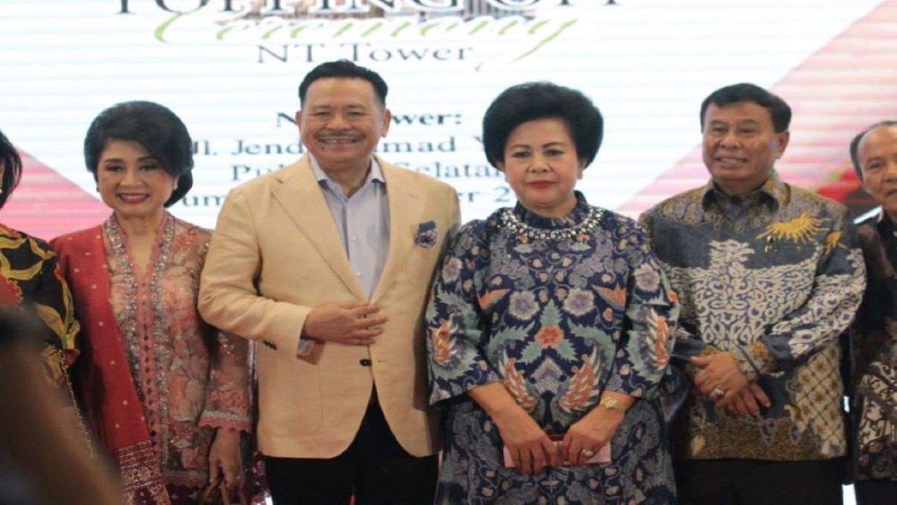 Ketua Umum DPN PERADI Prof. Dr. Otto Hasibuan S.H., M.M., menghadiri Topping Off Ceremony NT Tower, di Jalan Jenderal Ahmad Yani, Pulomas Selatan, Kayu Putih, Pulo Gadung, Jakarta Timur (Jaktim), pada Jumat, 20 Oktober 2023. (Toga Ibnu Pratama/NTV)