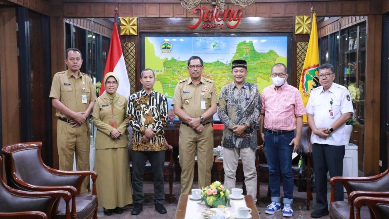 Penjabat (Pj) Gubernur Jawa Tengah (Jateng), Nana Sudjana meminta kepada penyelenggara Pemilu di wilayahnya, bekerja profesional dalam menjalankan Pemilu dan Pilkada 2024. (Istimewa/Pemprov Jateng)