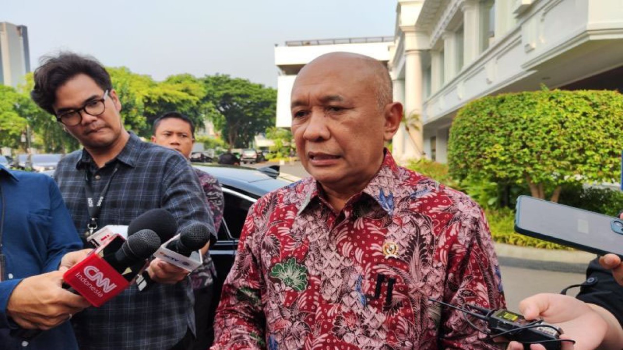 Menteri Koperasi dan UKM (Menkop UKM) Teten Masduki saat ditemui di Istana Kepresidenan Jakarta, Selasa (3/10/2023). ANTARA/Mentari Dwi Gayati