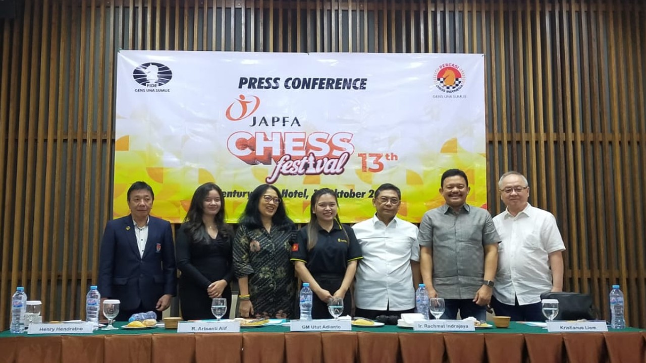 Keterangan foto: Ketua Umum PB Percasi Grand Master Utut Adianto bersama Rachmat Indrajaya Direktur Corporate Affair JAPFA, Vice President Head of Social Investment Japfa R Artsanti, Sekretaris Jenderal PB Percasi yang juga Ketua Panitia, Henry Hendratno dan Ketua Bidang Pembinaan dan Prestasi PB Percasi Kristianus Liem pada jumpa pers Japfa Chess Festival ke-13 di Hotel Century Park Jakarta.