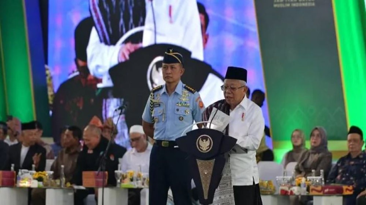 Wapres KH Ma'ruf amin menyampaikan pidatonya pada acara 'Ikrar Merajut Keberagaman Nusantara' dari Sumatera Utara (Sumut) yang diselenggarakan oleh Jam'iyah Batak Muslim Indonesia (JBMI) di GOR Serba Guna Pemerintah Provinsi Sumatera Utara, Jalan Williem Iskandar No. 9, Kenangan Baru, Percut Sei Tuan, Deli Serdang, Medan, Sumatera Utara, Kamis (19/10/2023). (RN-BPMI Setwapres)