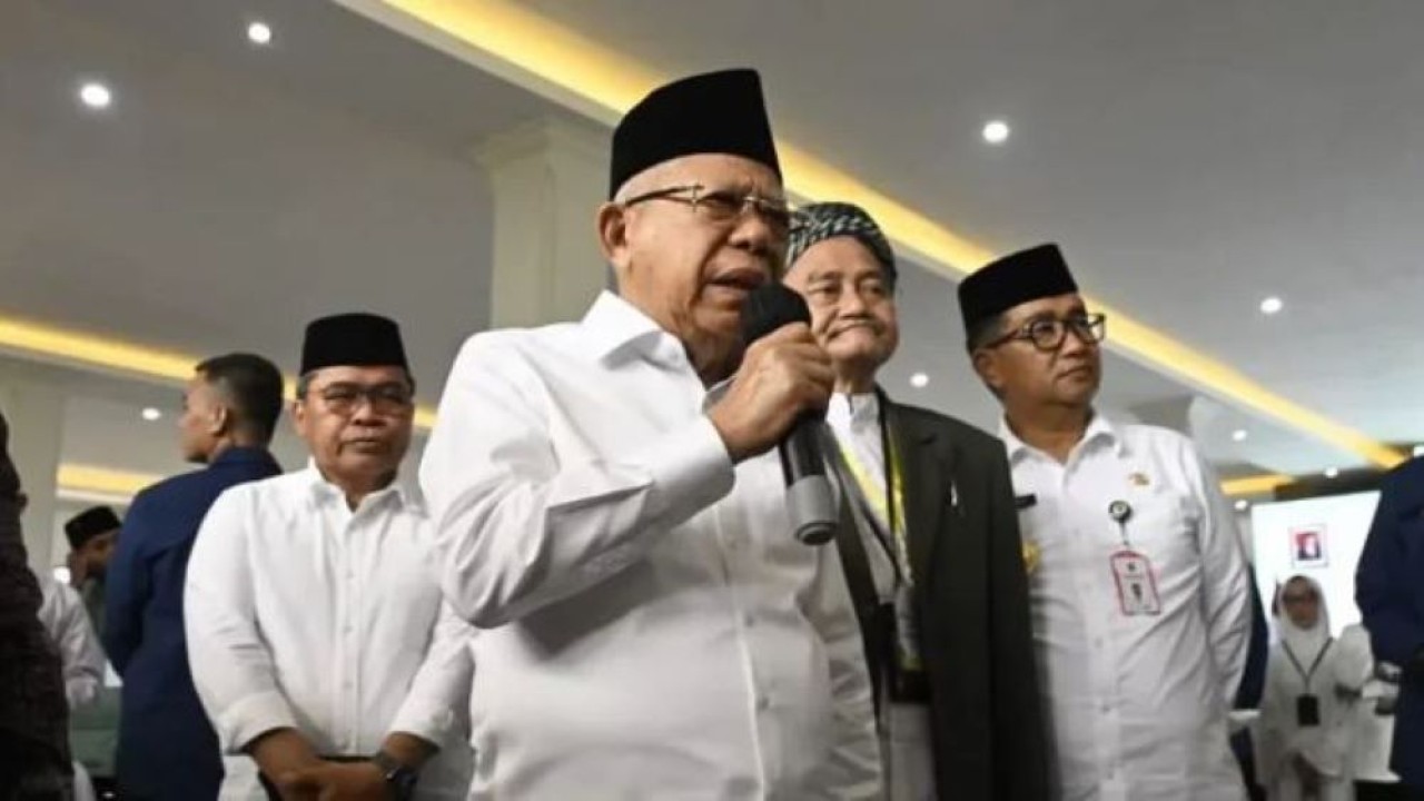 Wapres KH Ma'ruf Amin mengajak semua jajaran yang terlibat soal Pemilu untuk bertindak sesuai aturan, bersikap netral dan tidak memihak kepada siapa pun. (SM/SK-BPMI, Setwapres)