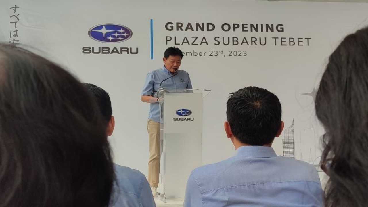 Chief Executive Officer Subaru Indonesia Arie Christopher memberikan sambutan saat grand opening Plaza Subaru Tebet, Jakarta Selatan, Kamis (23/11/2023). (ANTARA/Rina Nur Anggraini)