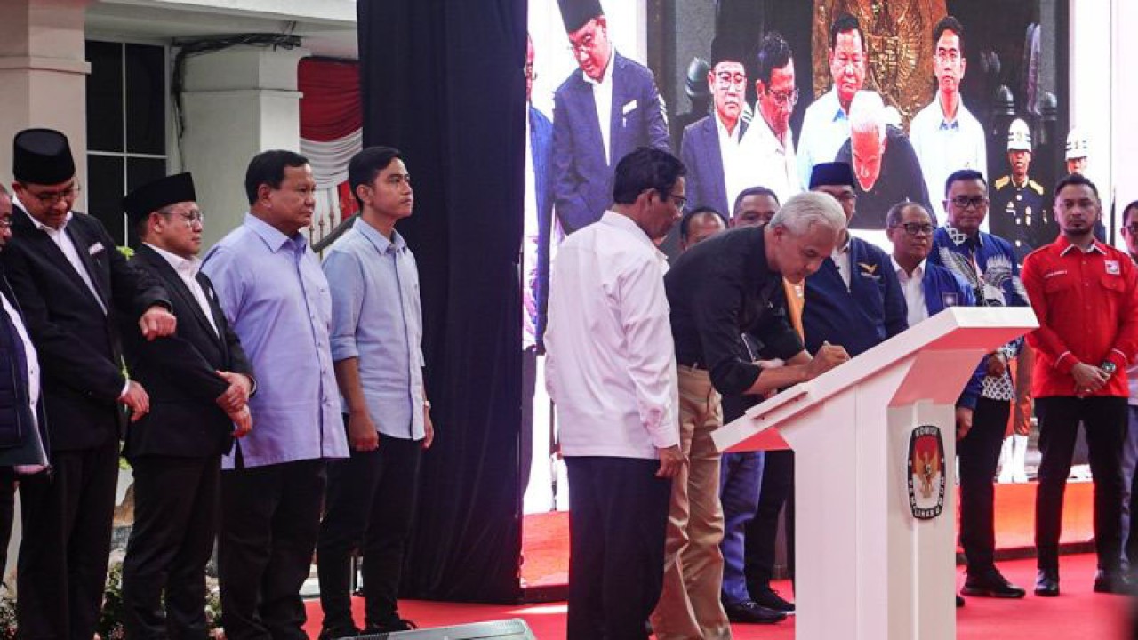 Pasangan Calon Presiden Dan Wakil Presiden Nomor Urut 3 Ganjar Pranowo Mahfud Md Saat 