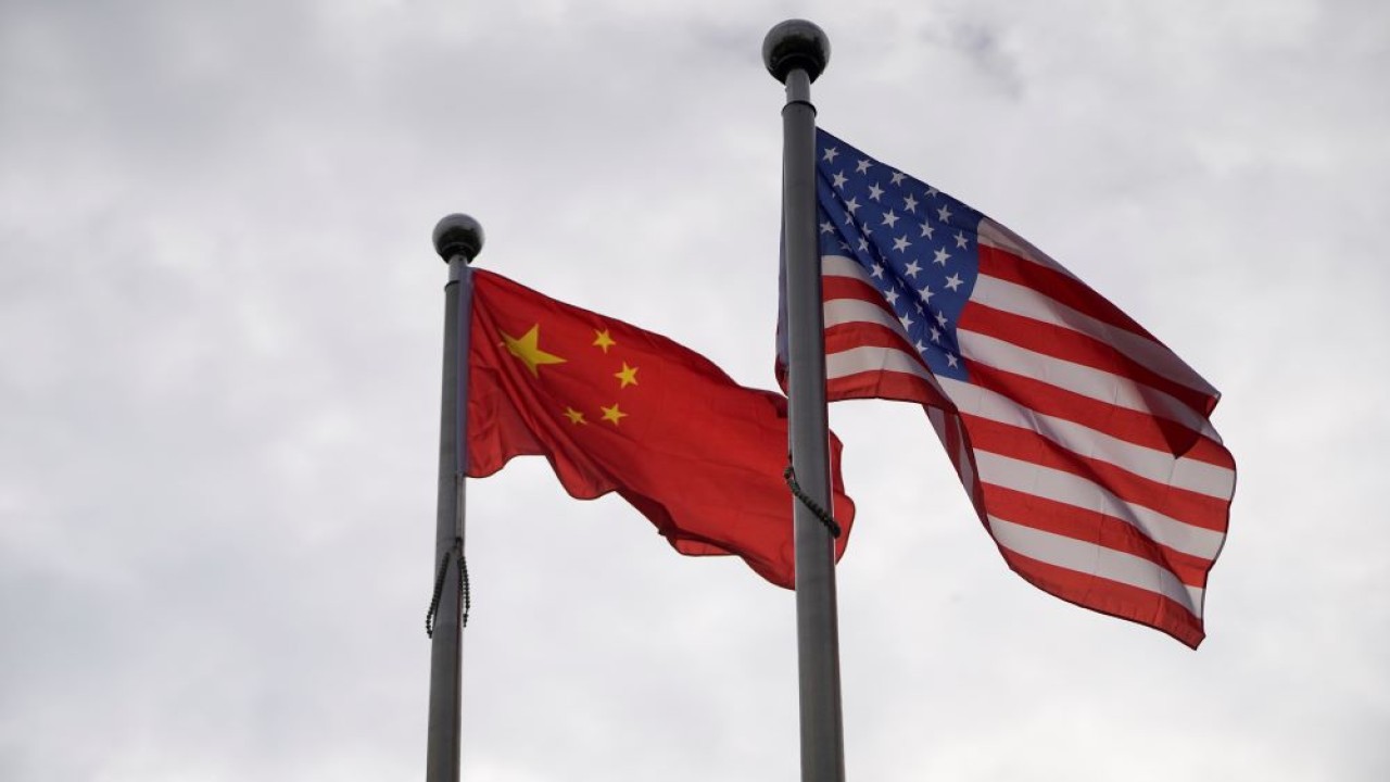 Ilustrasi. Bendera Amerika Serikat dan China. (Reuters)