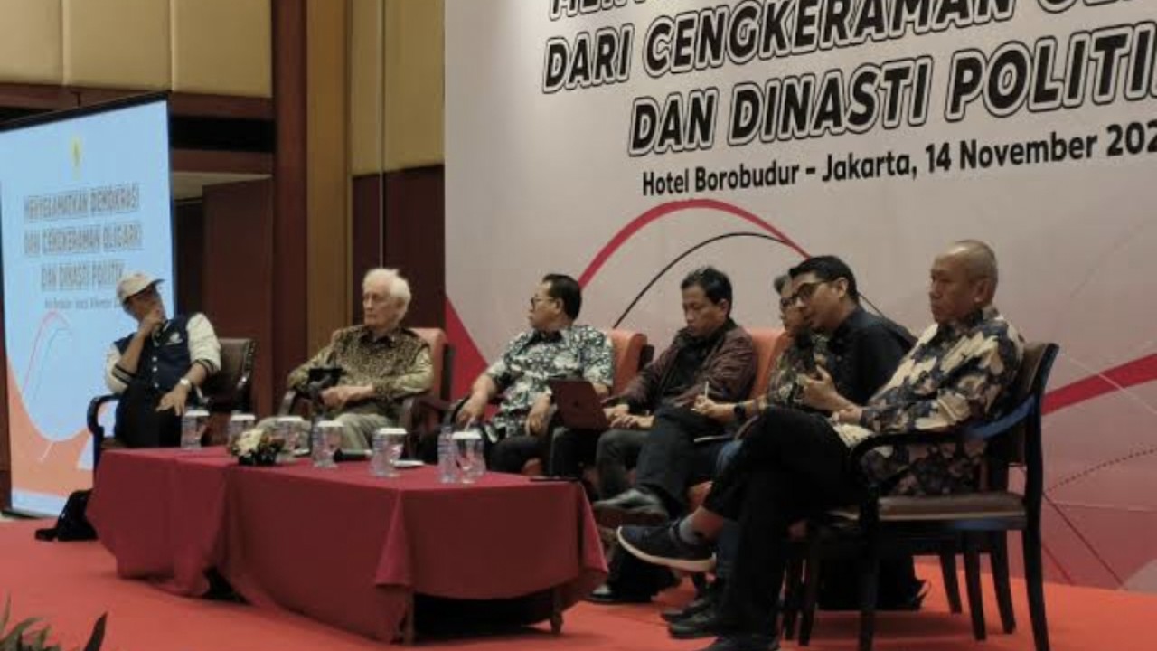 Diskusi bertajuk Menyelamatkan Demokrasi dari Cengkeraman Oligarki dan Dinasti Politik