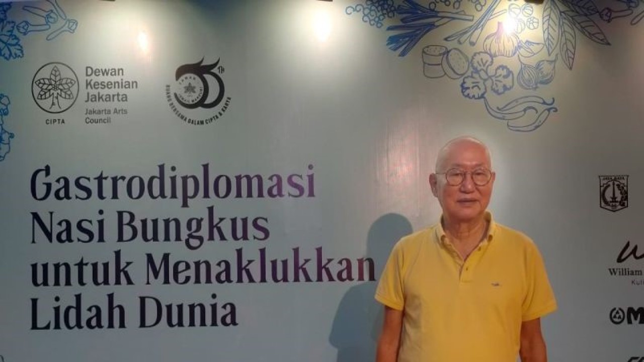 Pakar kuliner Indonesia, William Wongso dalam pidato kebudayaan di Taman Ismail Marzuki, Jakarta, Jumat (10/11/2023). ANTARA/Risky Syukur