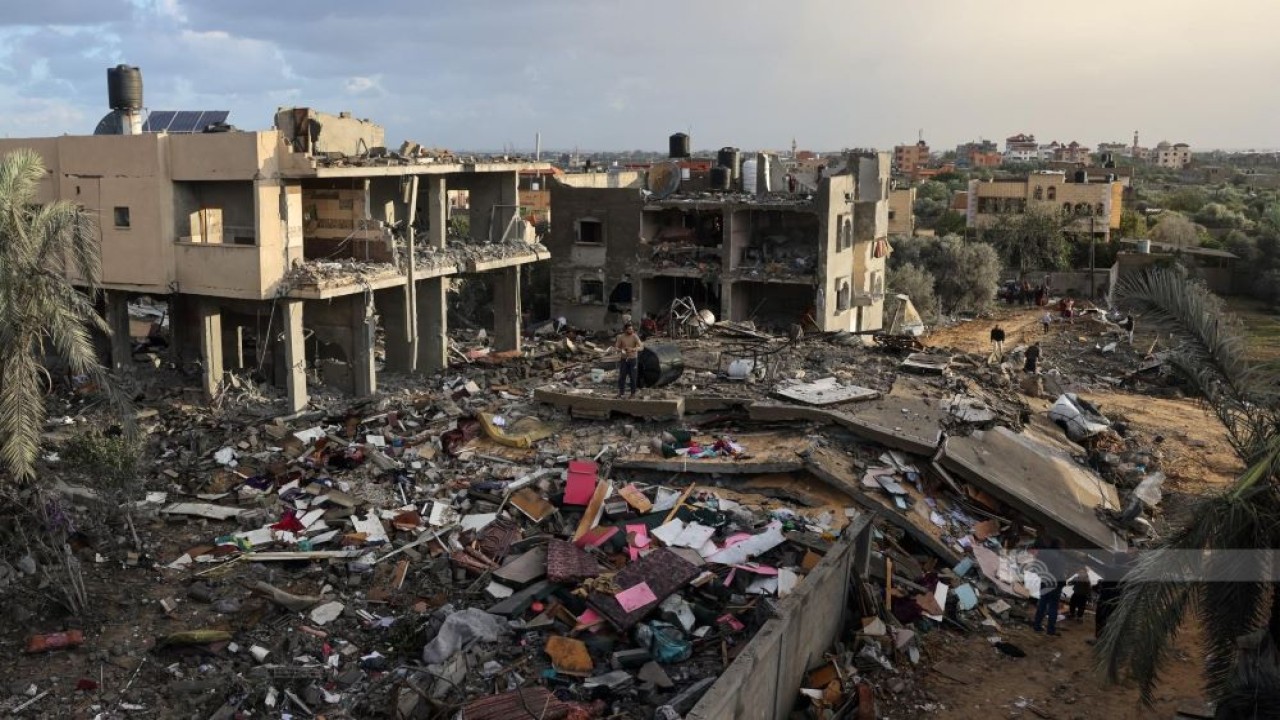 Serangan udara Israel di berbagai wilayah di Jalur Gaza pada Senin (20/11/2023) malam waktu setempat, telah menewaskan sejumlah warga sipil, termasuk dua jurnalis. (Wafa)
