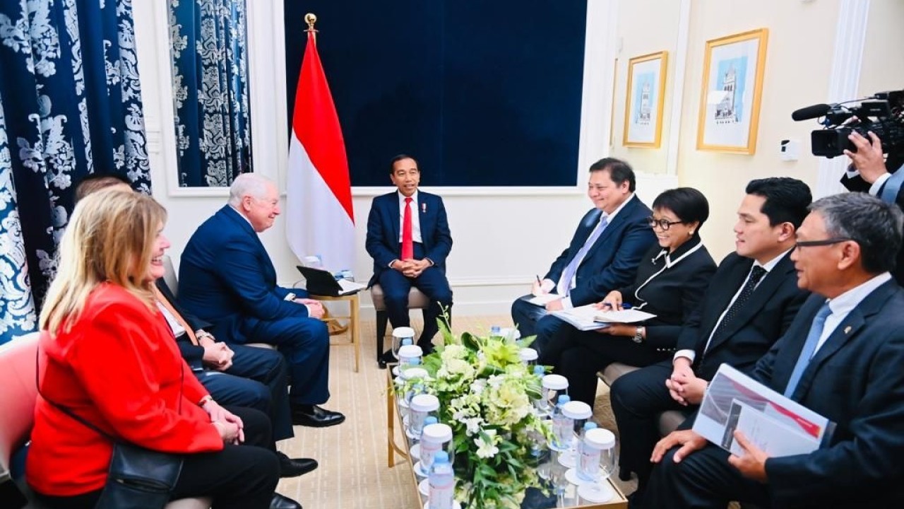 Presiden Joko Widodo (Jokowi) menerima Chairman Freeport McMoRan, Ricard Adkerson, di Hotel Waldorf Astoria, Washington DC, Amerika Serikat (AS), Senin (13/11/2023). (Foto: BPMI Setpres)