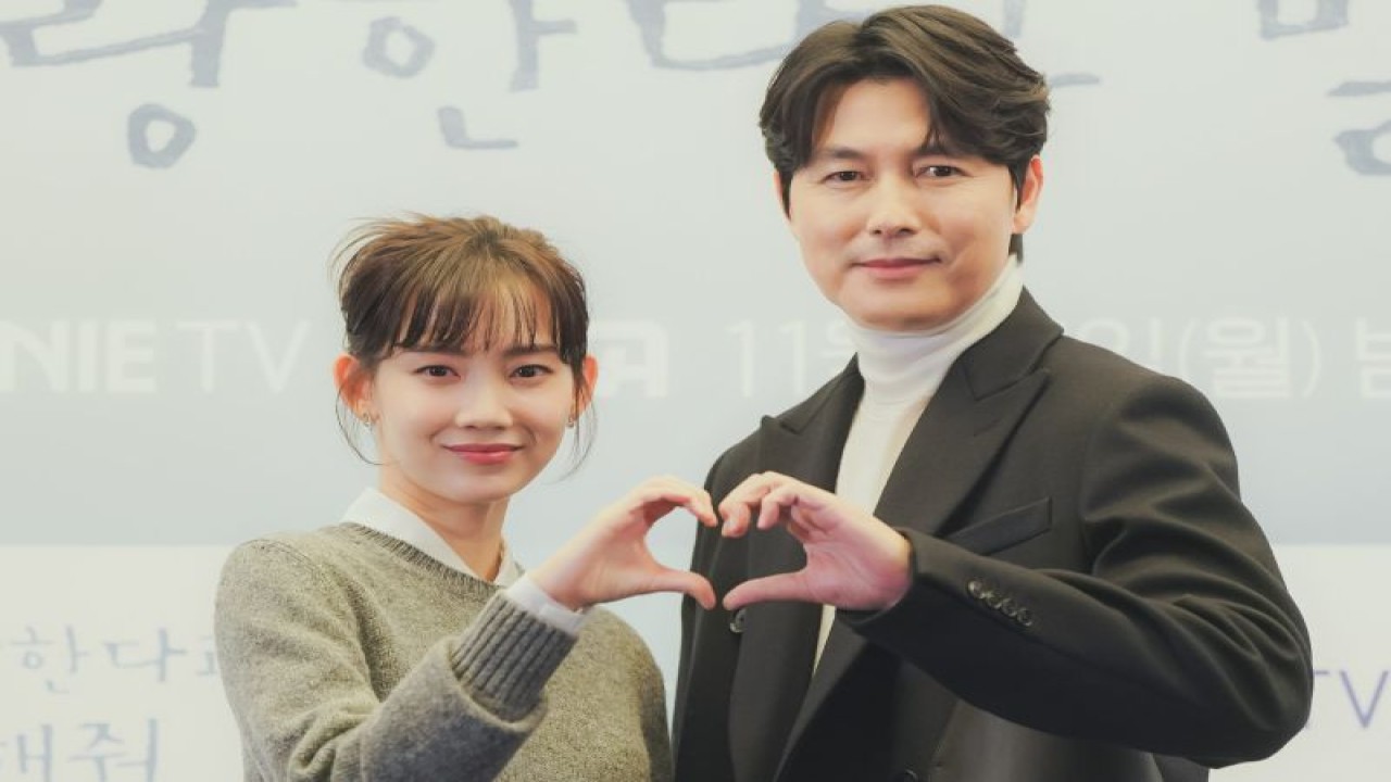 Jung Woo-sung dan Shin Hyun-been dalam konferensi pers yang digelar daring, Senin (27/11/2023).   (ANTARA/HO-Disney/GARAGE LAB)