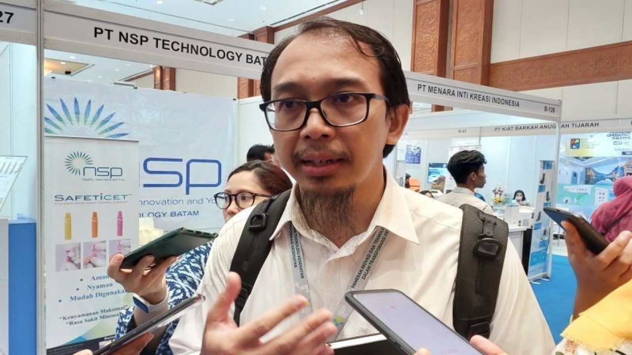 Direktur Ketahanan Kefarmasian dan Alat Kesehatan Kemenkes Roy Himawan S.Farm dalam diskusi kesehatan di Jakarta, Jumat (10/11/2023) (ANTARA/Fitra Ashari)