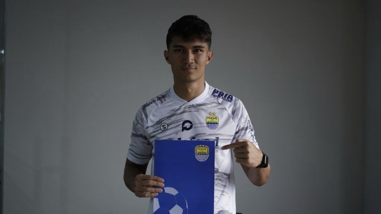 Kevin Mendoza Kiper baru Persib Bandung