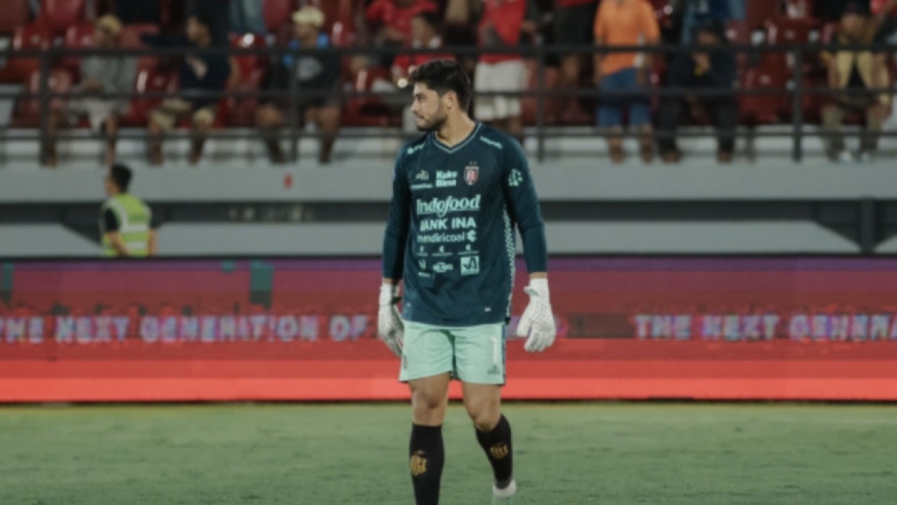 Kiper Bali United, Adilson Maringa