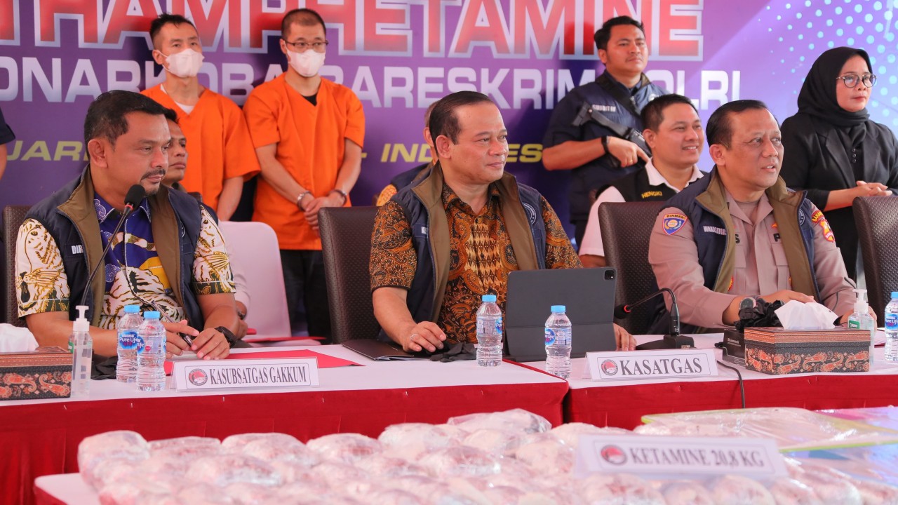 Konferensi pers pengungkapan lab narkoba di apartemen daerah Tangerang.