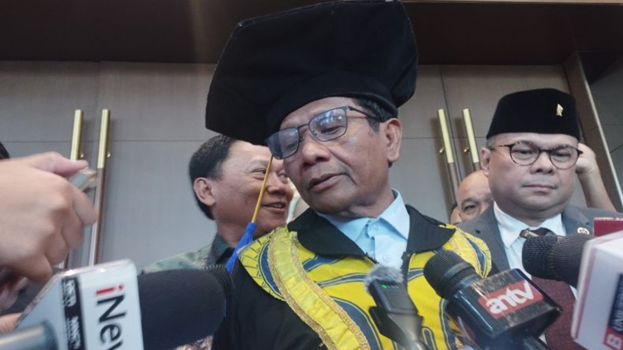 Menkopolhukam Mahfud MD usai menghadiri Dies Natalis dan Wisuda Program Sarjana dan Magister Universitas Bung Karno di JIExpo Kemayoran, Jakarta Pusat, Jakarta, Kamis (30/11/2023). (ANTARA/Rizka Khaerunnisa)