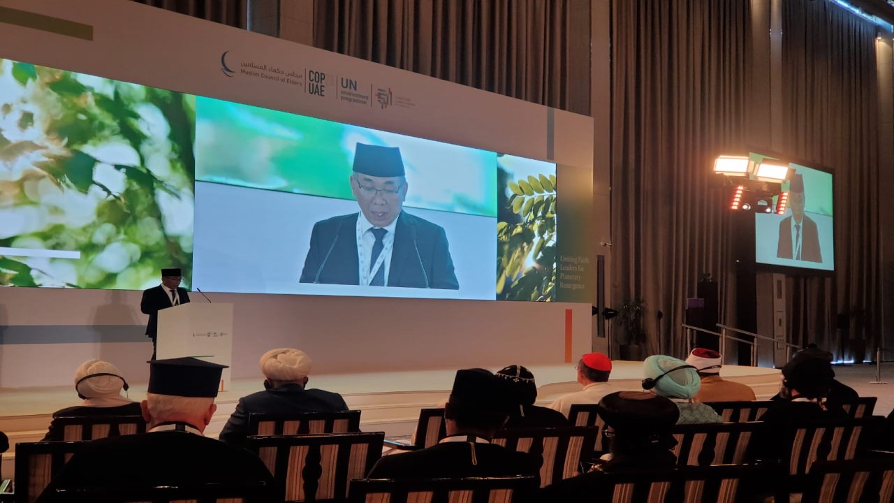 Ketua Umum PBNU KH. Yahya Cholil Staquf saat berpidato di Global Faith Summit on Climate Action, atau Konferensi Internasional Para Pemuka Agama untuk Perubahan Iklim, yang akan diadakan pada 6-7 November 2023 di Abu Dhabi, Uni Emirat Arab (UAE)/Humas PBNU