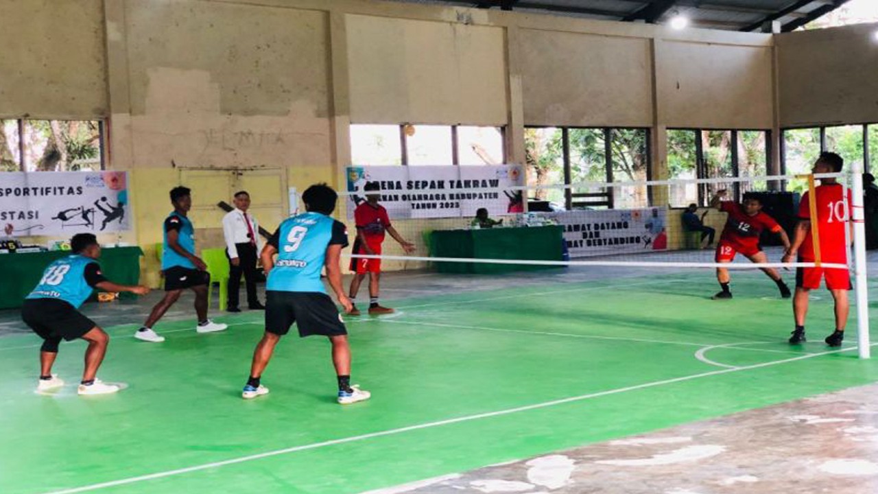 Pertandingan sepak takraw pada turnamen Pekan Olahraga Kabupaten (Porkab) Mimika 2023. (Dokumentasi pribadi)