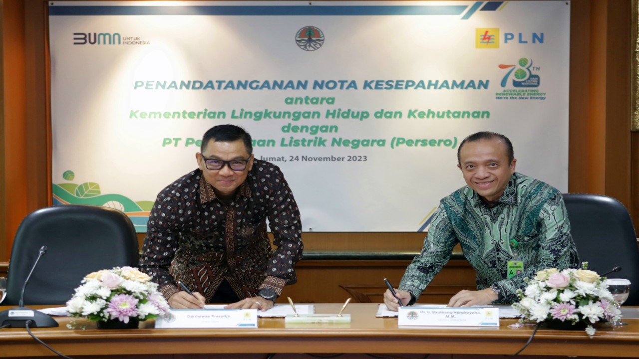 Penandatanganan nota kesepahaman (MoU) antara Kementerian Lingkungan Hidup dan Kehutanan dengan PT. Perusahan Listrik Negara (Persero) pada Jumat, 24 November 2023. Foto (Istimewa)