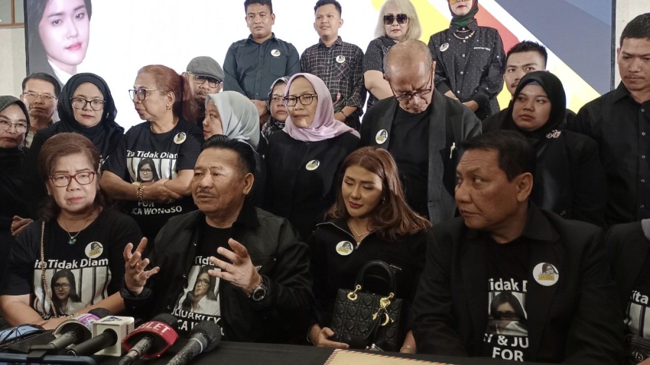 Prof. Dr. Otto Hasibuan S.H., M.M. bersama para advokat Indonesia menggelar doa bersama dan solidaritas untuk Jessica Kumala Wongso