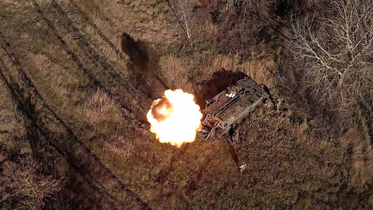 Pasukan Rusia telah menghancurkan tank Leopard 1A5 pertama dalam operasi militer khusus di daerah Kupyansk, Ukraina. (Layanan pers Kementerian Pertahanan Federasi Rusia/TASS)