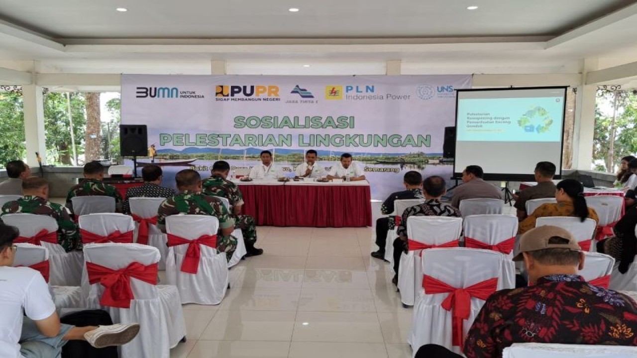 Sosialisasi pemanfaatan eceng gondok di Rawa Pening yang digelar Perum Jasa Tirta I. (ANTARA/HO-PJTI)