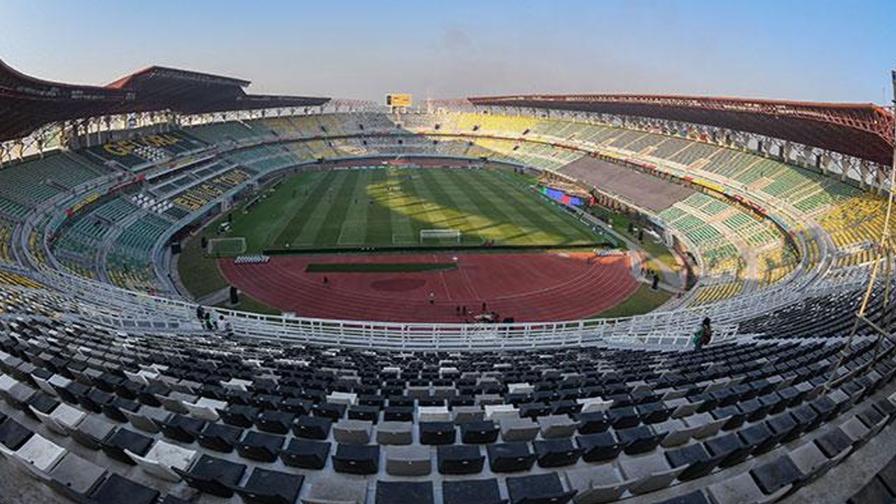 Stadion Gelora Bung Tomo (foto: Antara)